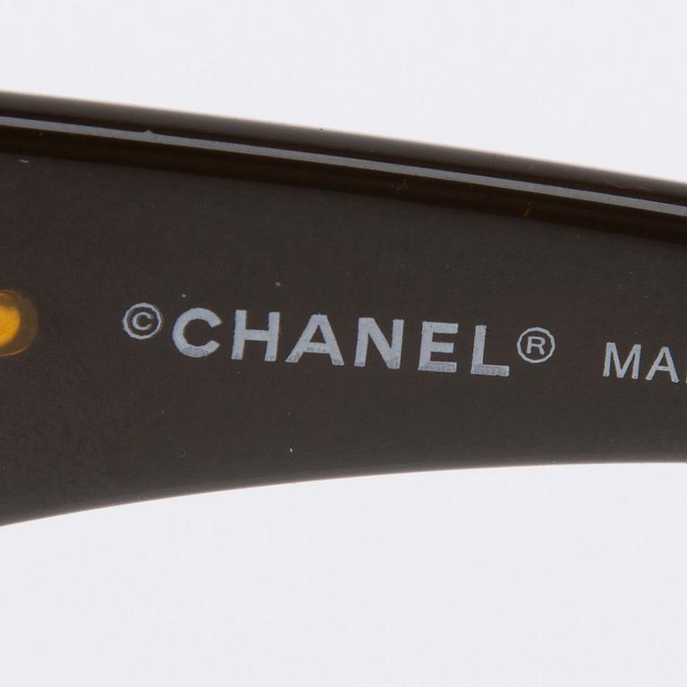 SOLGLASÖGON, Chanel.