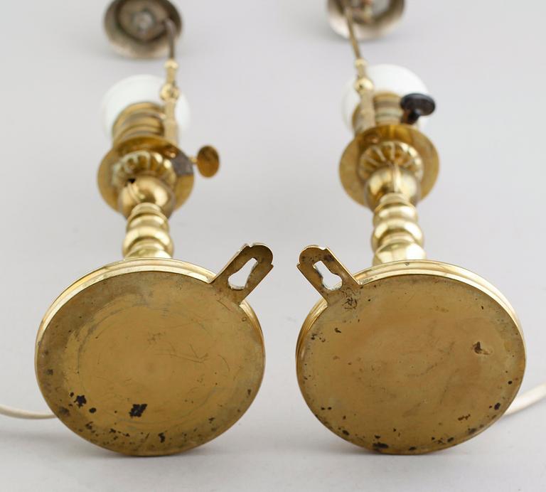 BORDS/VÄGGLAMPOR, 1 par, mässing, 1800-/1900-tal.