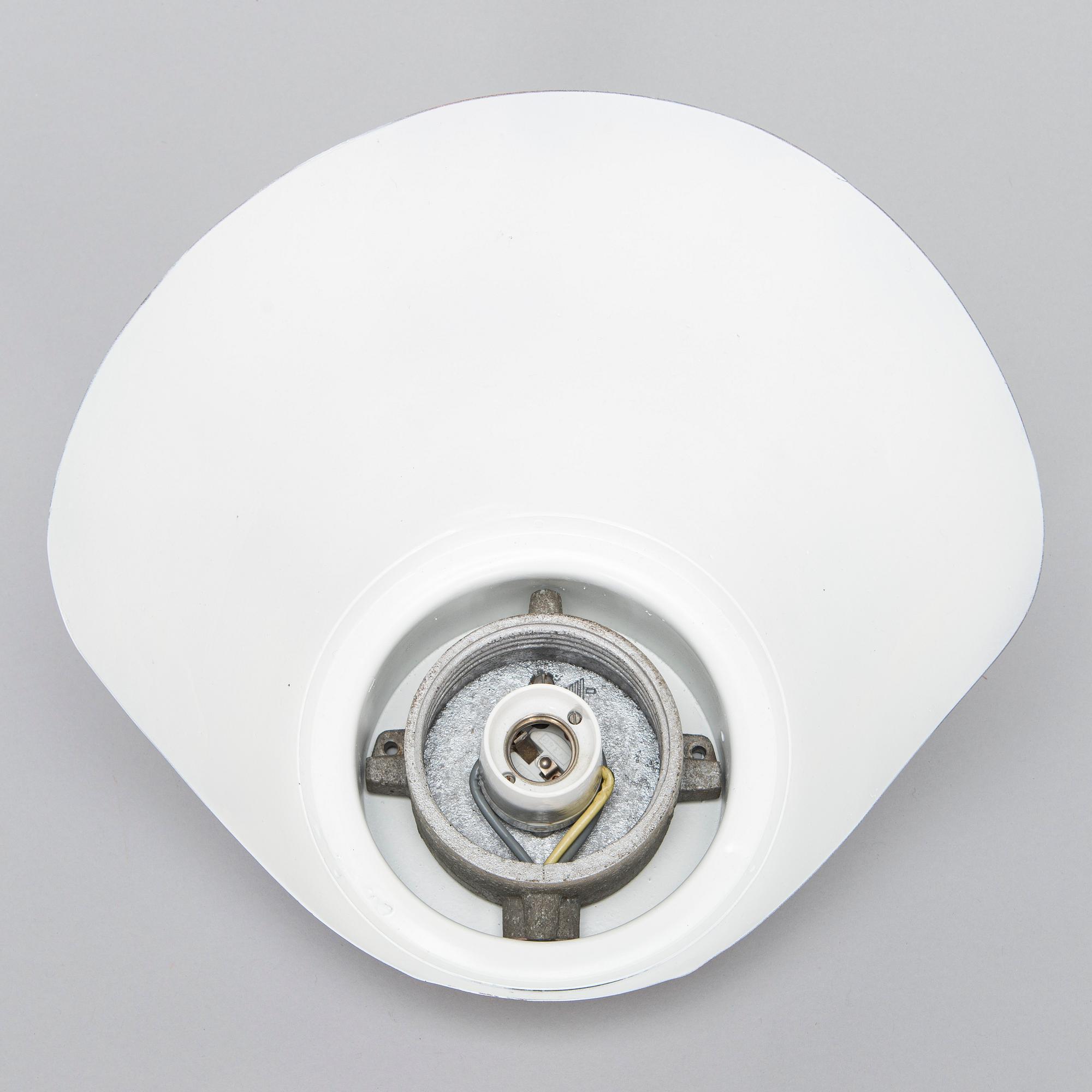 Paavo Tynell, a mid-20th century '7309' outdoor light / wall light for Idman.