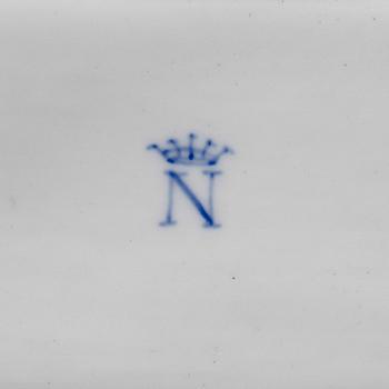 DOSOR, 2 st, porslin, Neapel, Italien, 1900-talets andra hälft.