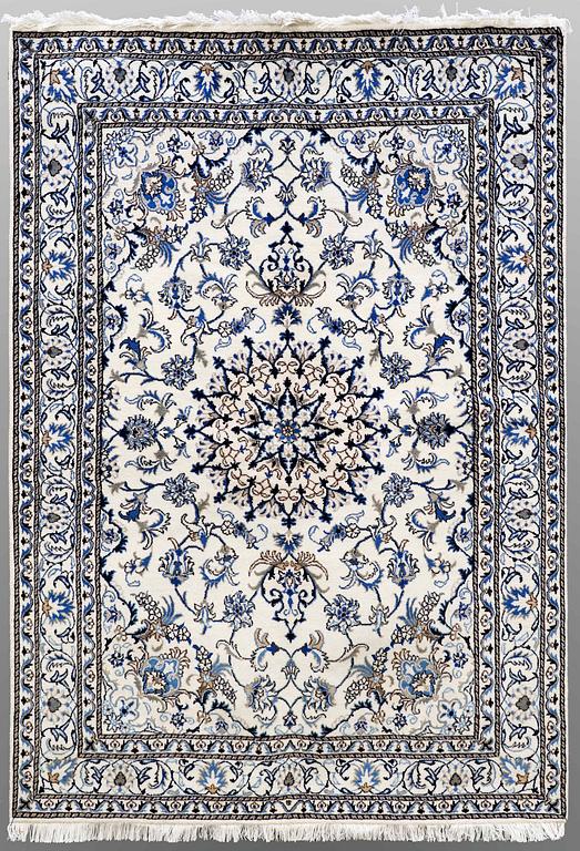 A carpat, Nain part silk, ca 238 x 152 cm.