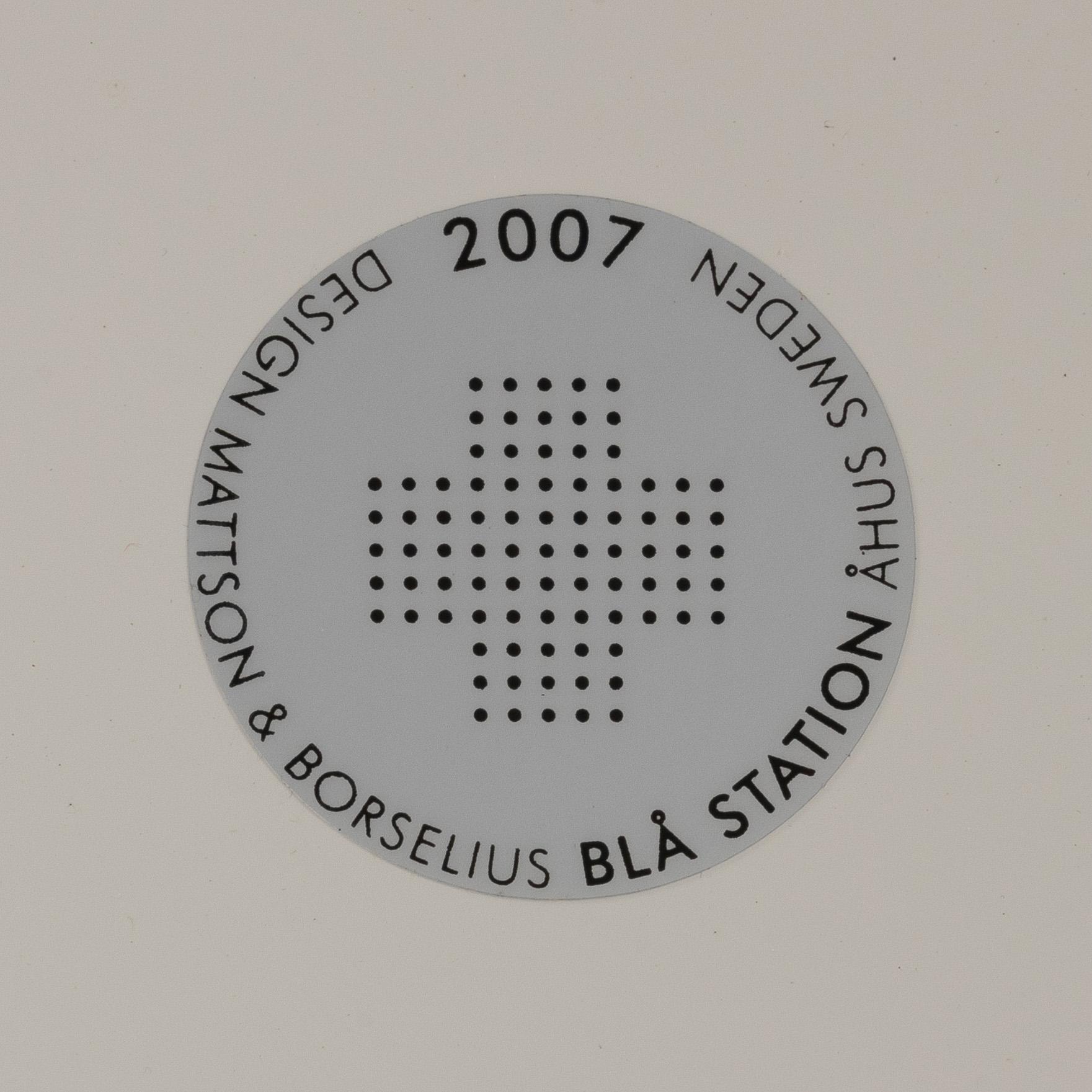 Fredrik Mattson, & Stefan Borselius, stolar, 4 st."Sting", samt bord "Occhio" Blå Station, 2000-tal.