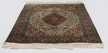 Matta, silke Ghom, centrala Persien, ca 205 x 145 cm.