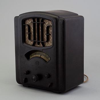 a 1930's bakelite radio from Saba.