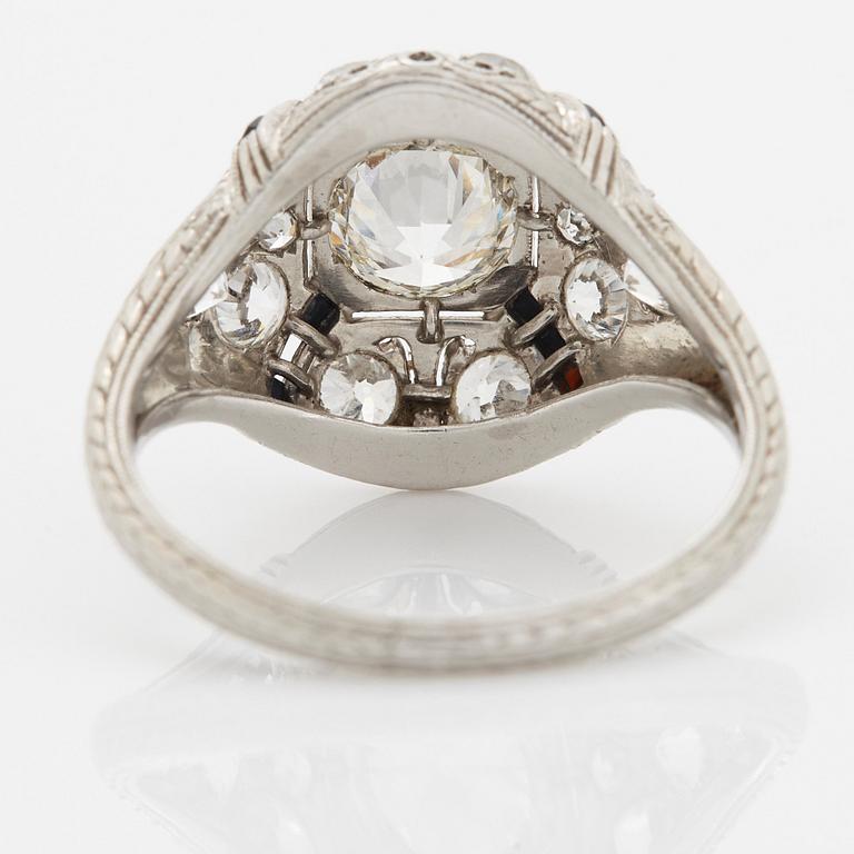 Ring platina med en gammalslipad diamant vikt ca 0.80 ct kvalitet ca H/I i.