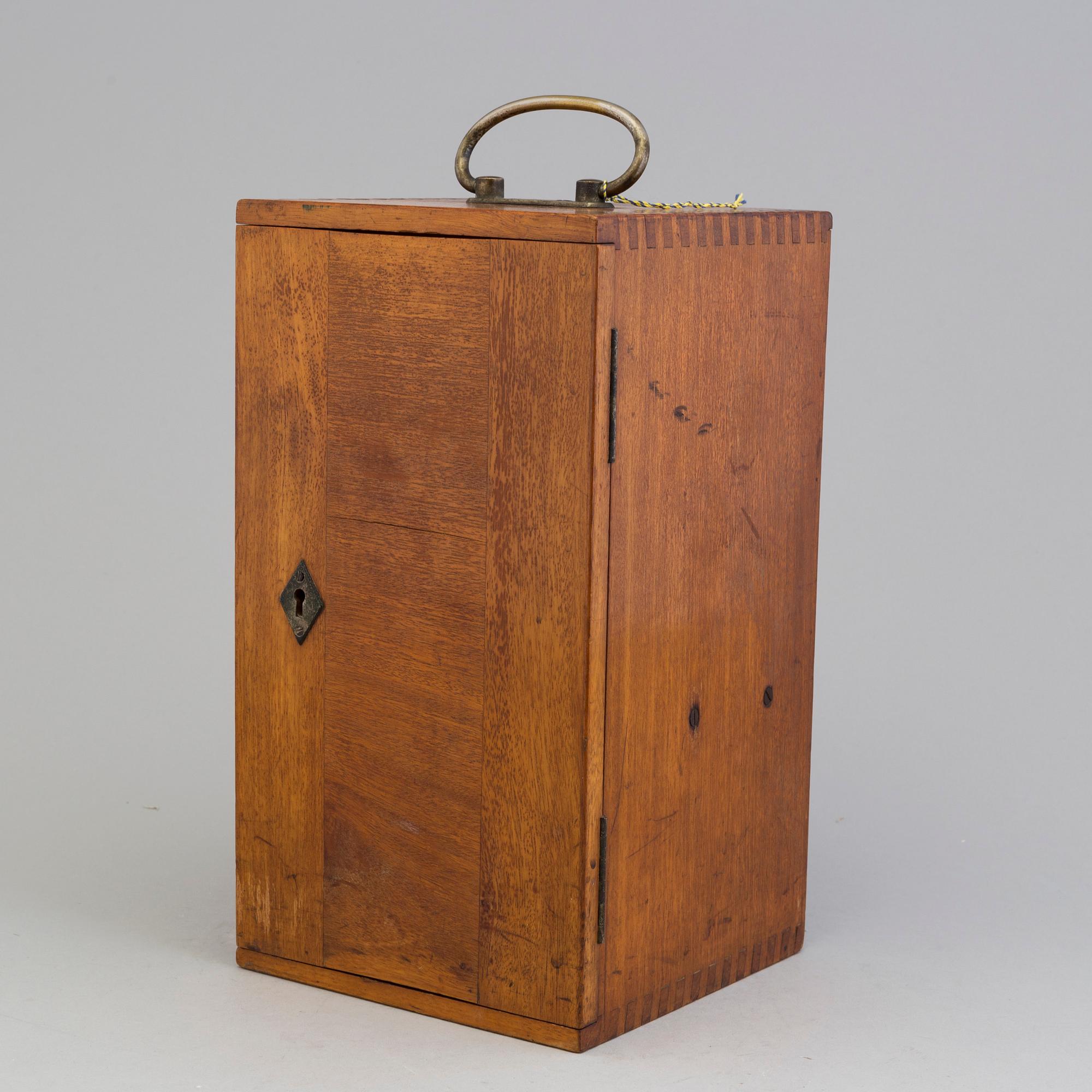 A microscope, signed E. Leitz, Wetzlar, marked and dated label Nr. 64739, 1902.