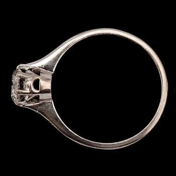 RING, 18 k vitguld, Stockholm 1947, med solitär briljant 0.79 ct.