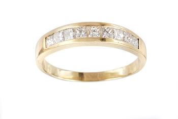 539. RING, 9 princesslipade diamanter, tot. ca 1 ct.