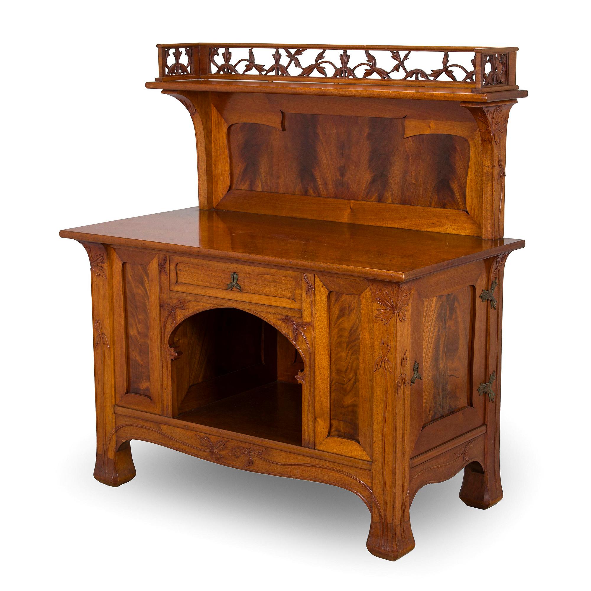 Karl Tirén, An Art Nouveau mahogany cabinet by A.B Naeslunds Möbelfabrik, Umeå, Sweden, approx. 1901.