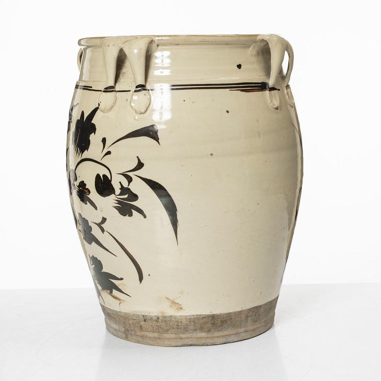 A Cizhou style ceramic jar, Ming dynasty or later.