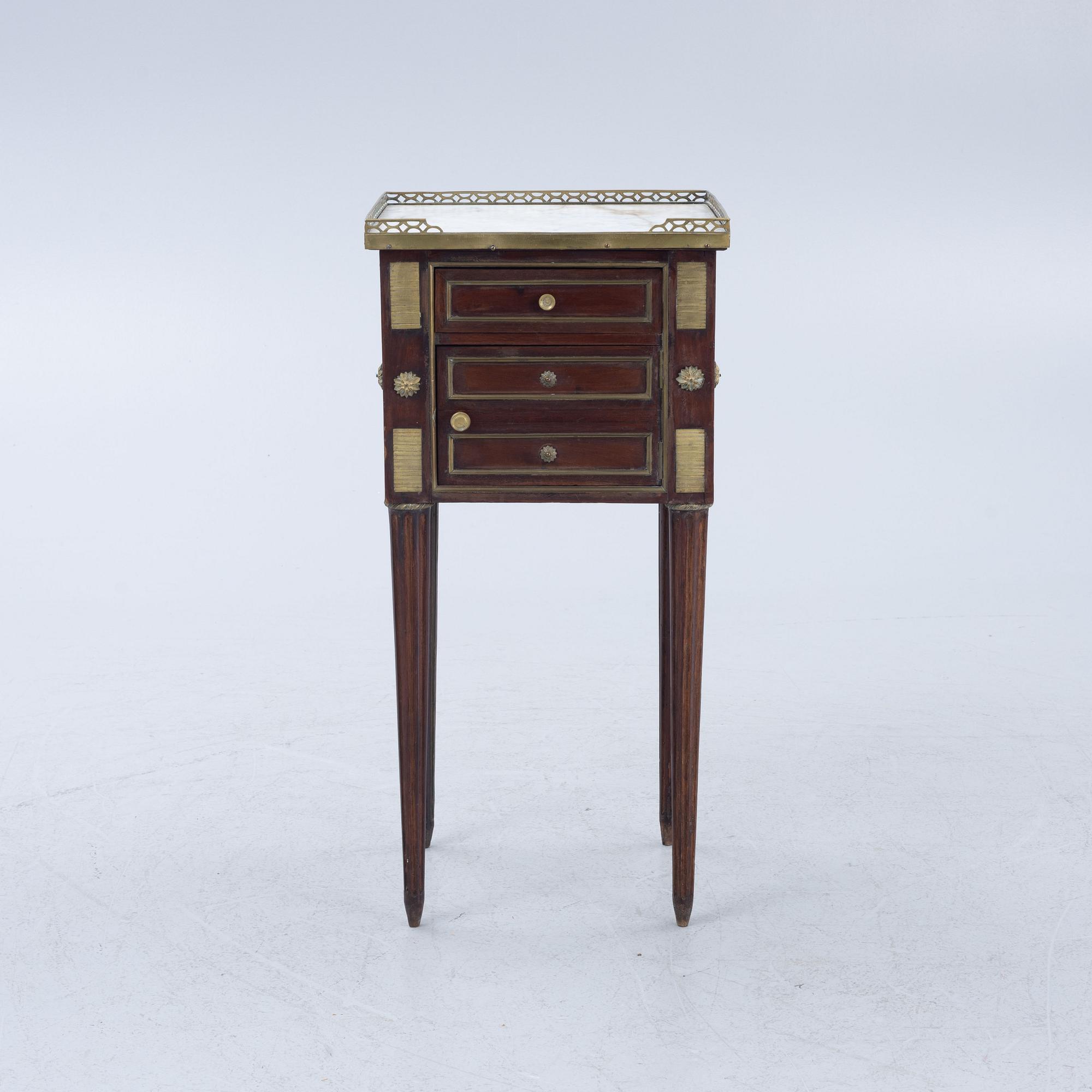 Pottskåp, sent 1800-tal, Louis XVI-stil.