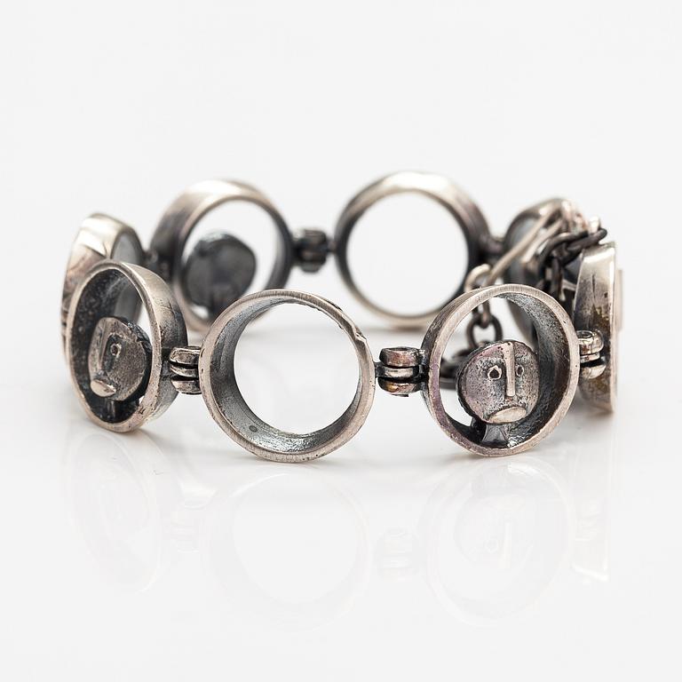 Jorma Laine, Rannekoru "Mörökölli", sterlinghopeaa. Turun Hopea, Turku.