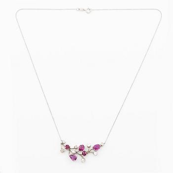 Necklace in 18K white gold with rubies and old-cut and brilliant-cut diamonds. Accompanied by a report from GCS.