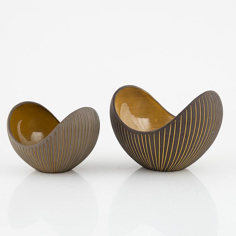 Hjördis Oldfors, a group of four 'Kokos' bowls, Upsala-Ekeby, 1954.