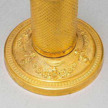 KANDELABRAR, för två ljus, ett par, Frankrike, 1800-talets början, empire.