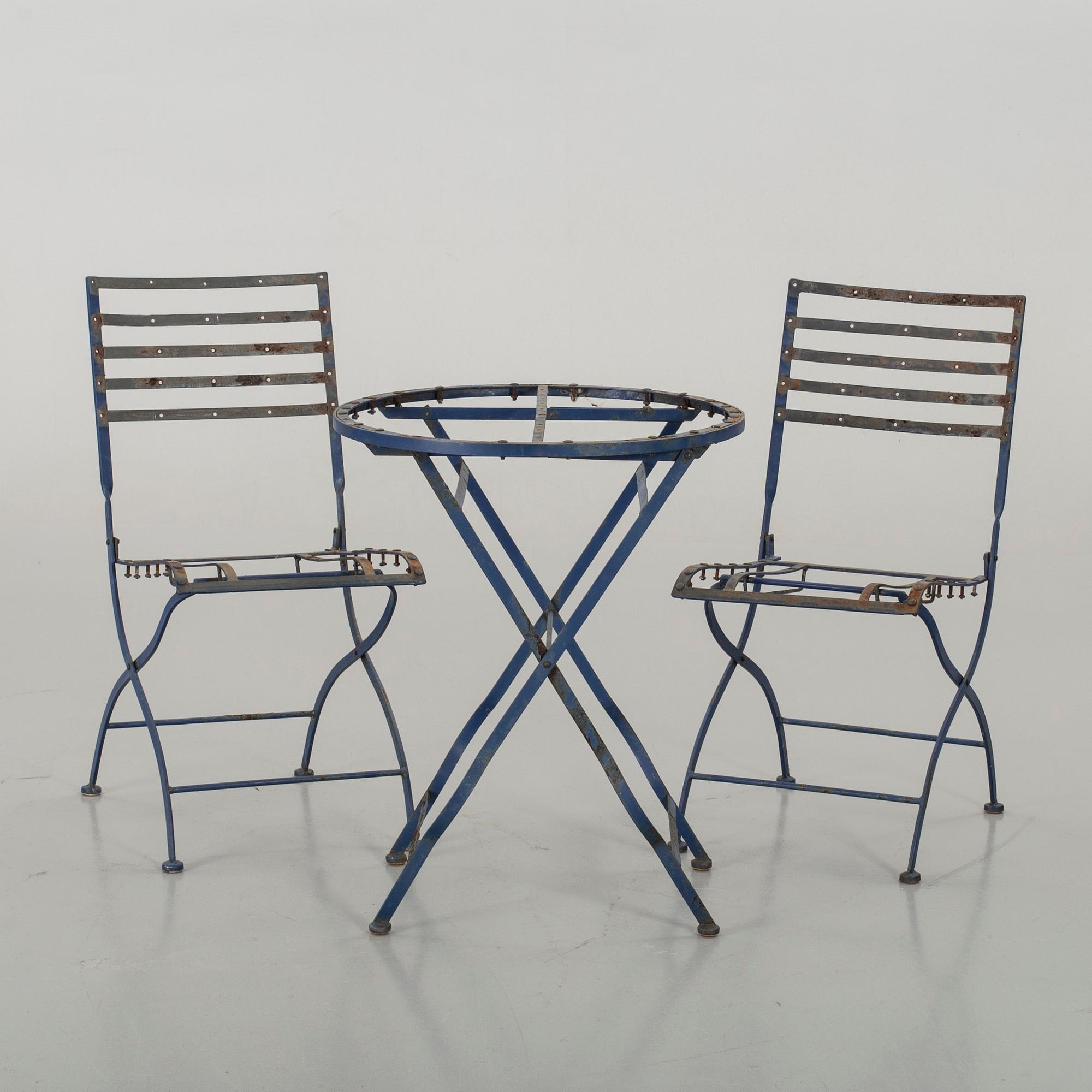 TRÄDGÅRDSSTOLAR MED BORD, järn, 1900-tal.