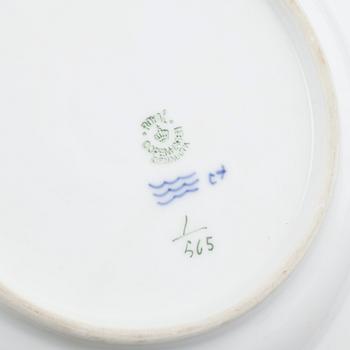 25 pieces of porcelain tableware from Royal Copenhagen, model "Musselmalet", 20th century.