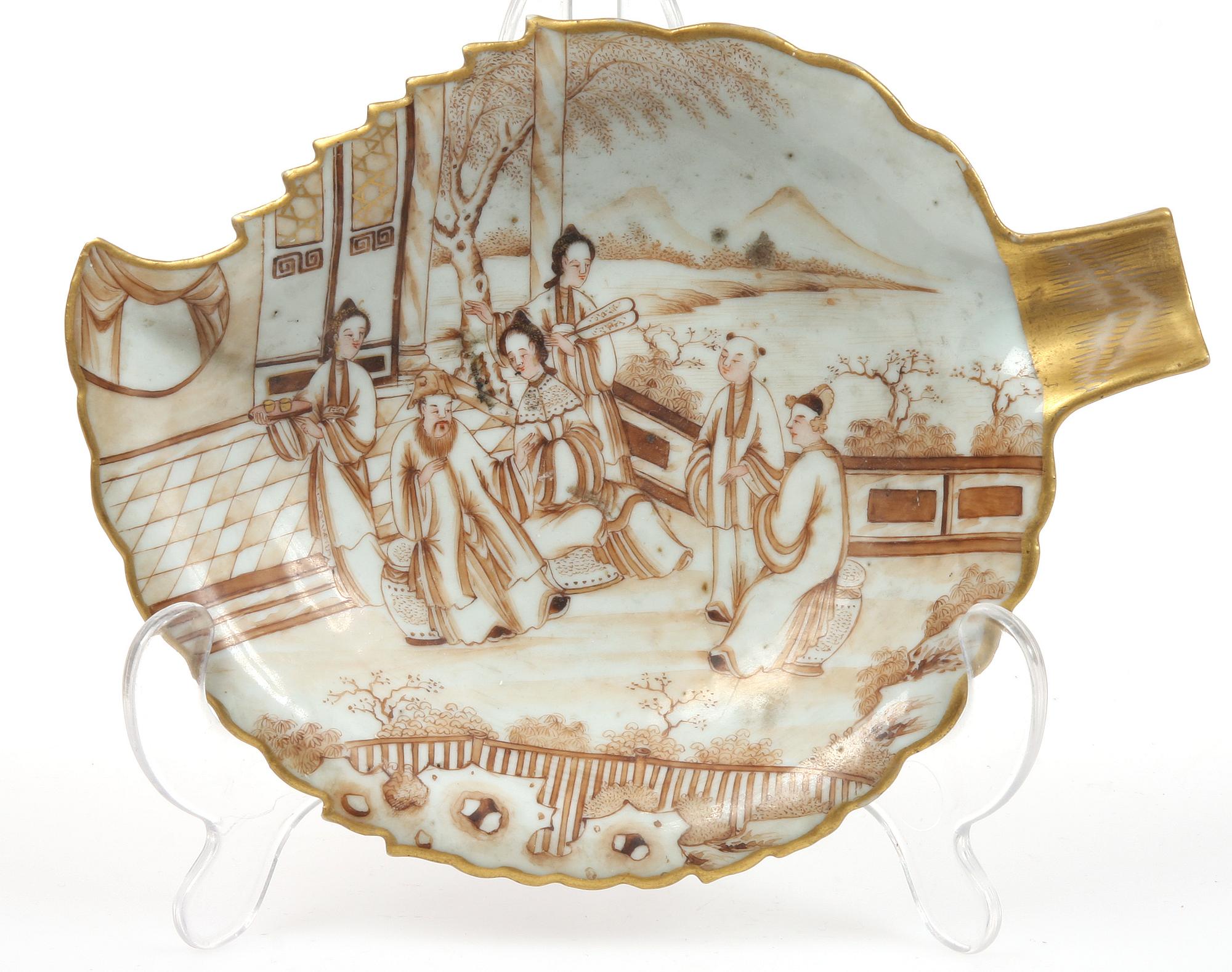 TERRIN med UNDERFAT samt ASKFAT, porslin, Kina, 1700/1800-tal.