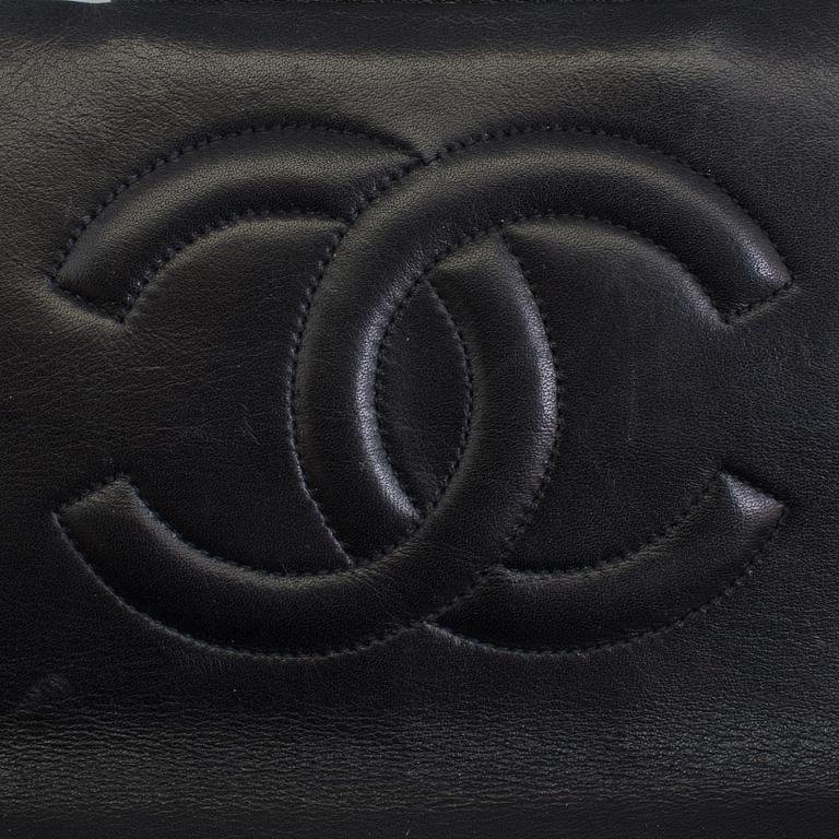 VÄSKA, "Timeless Classic Maxi Flap", Chanel.