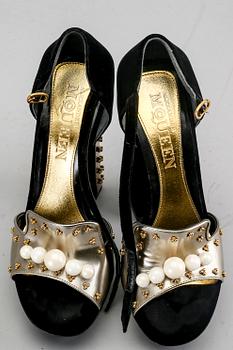 Alexander McQueen, a pair of shoes.