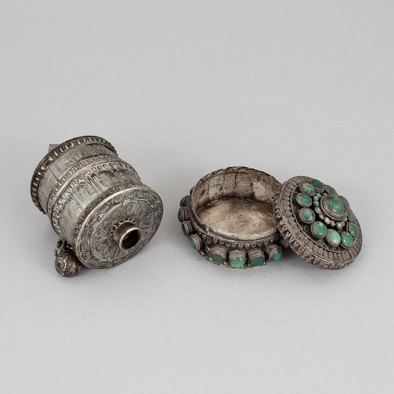 A Tibetan prayer roll and a box with cover, early 20th Century.