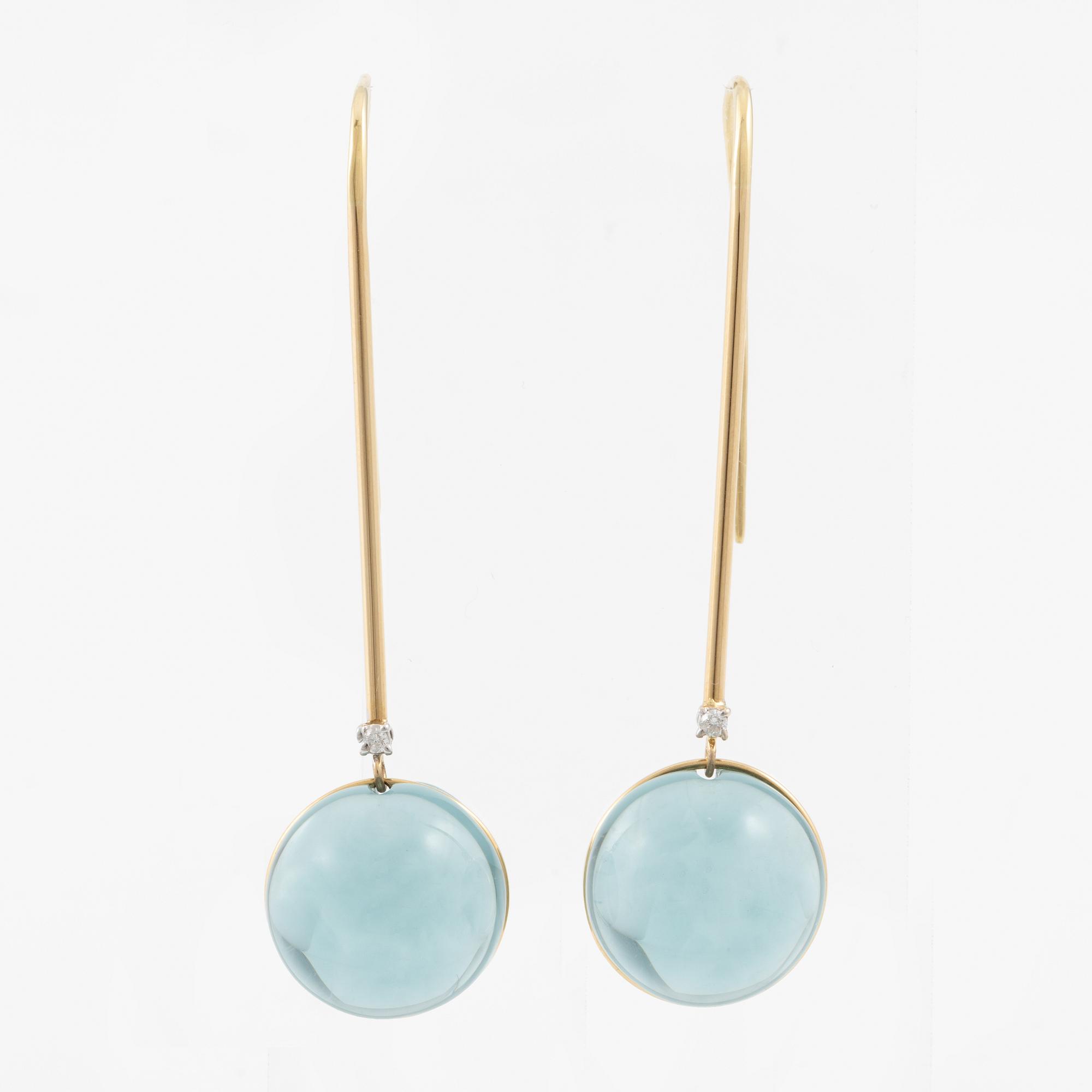 Earrings, 18K gold with blue quartz and brilliant-cut diamonds.