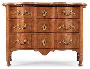 428. A Swedish late Baroque 18th century commode, attributed to  J. H. Fürloh.