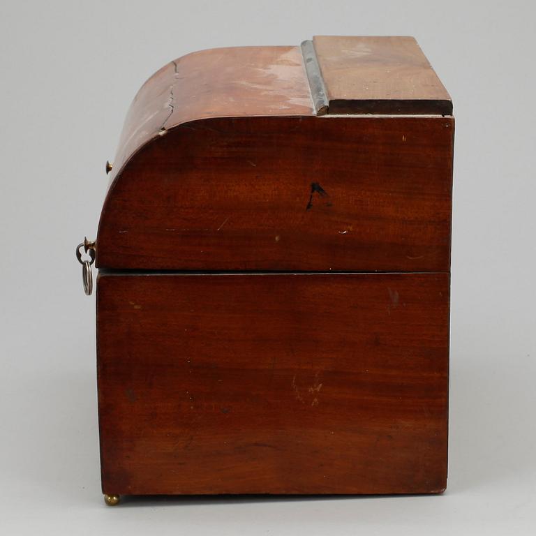 SCHATULL MED GLAS, Karl Johan, 1800-talets första hälft.