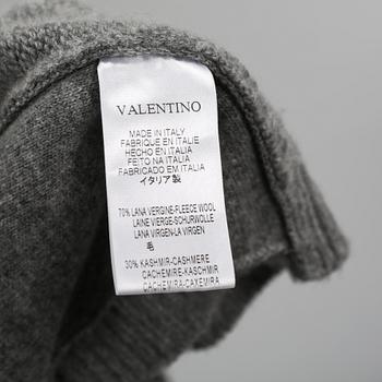 CAPE, Valentino.