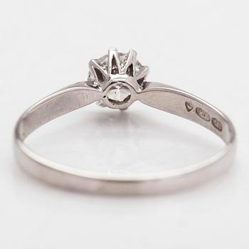 A 14K white gold solitaire ring with a brilliant-cut diamond approx. 0.49 ct. Morris Lindblom & Co, Turku.