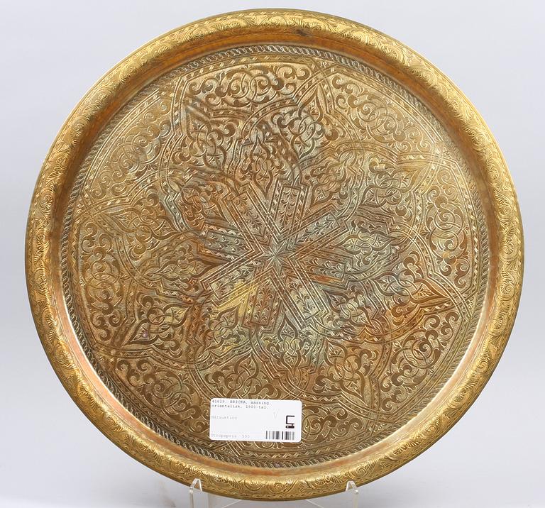 BRICKA, mässing, orientalisk, 1900-tal.
