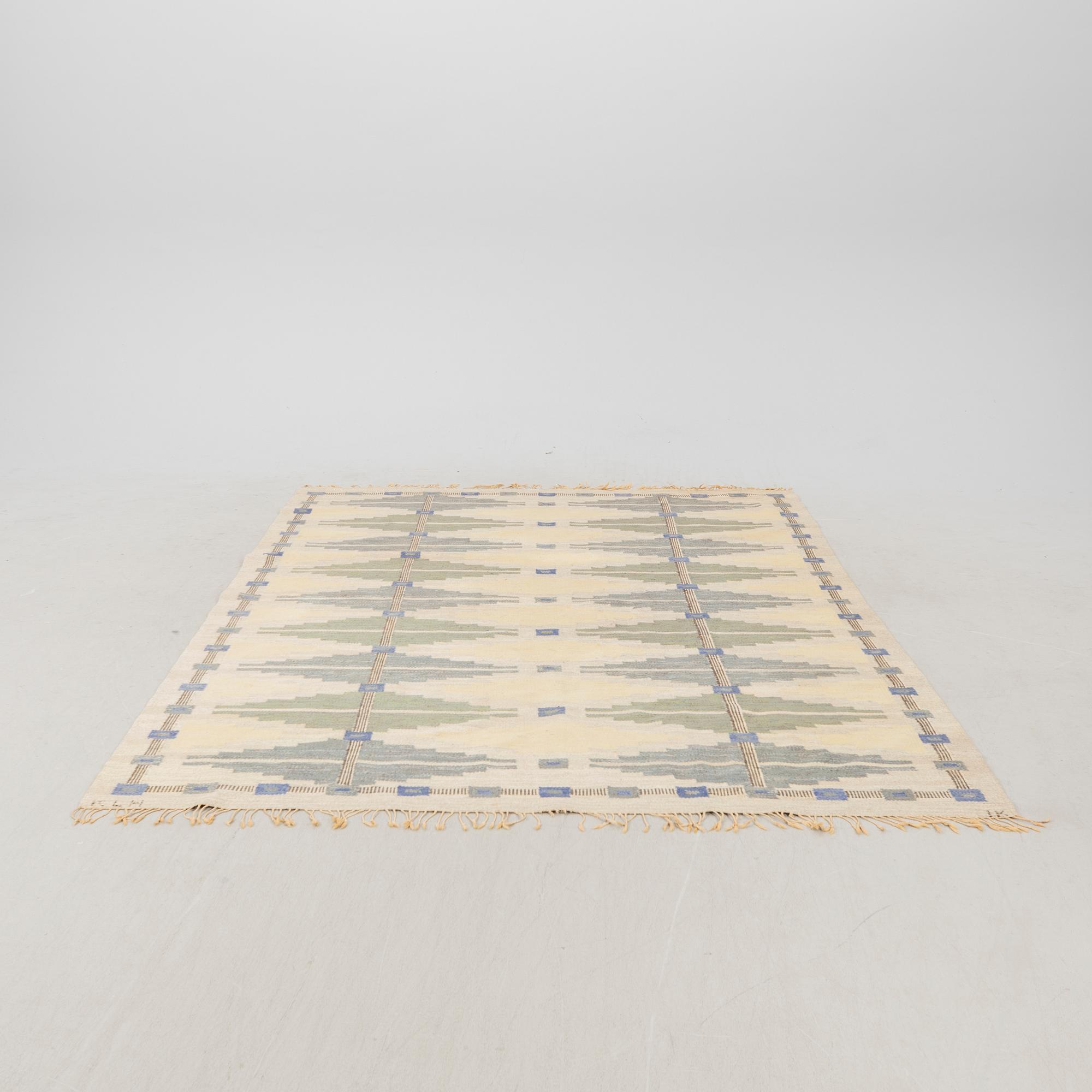 Irma Kronlund, matta röllakan signerad  KLH IK ca 308x228 cm.