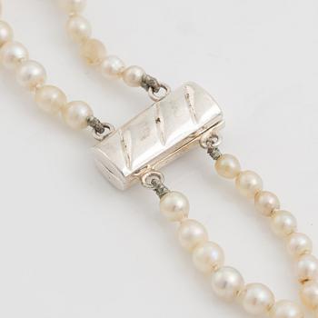 Collier, double-strand pearls with a clasp in 18K gold with diamonds.