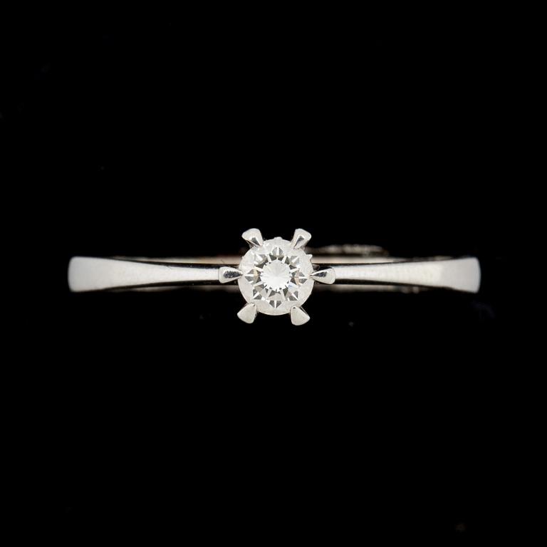 RING, 18k vitguld, rund briljantslipad diamant ca 0,20ct enligt gravyr. Vikt ca 2g.