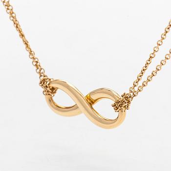 Tiffany & Co, an 18K gold 'Infinity' necklace.