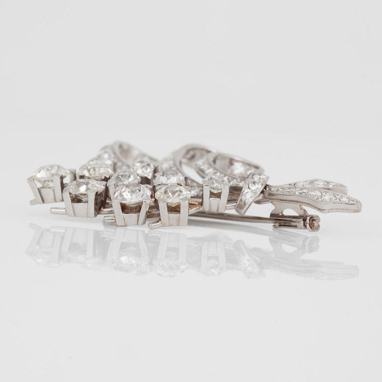 BROSCH med diamanter totalt ca 4.00 ct.