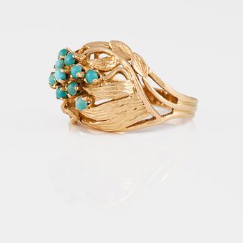 RING, 18K guld samt 11 små turkoser. Vikt 5,2 gram.