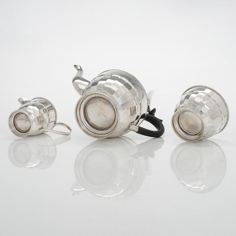 Teekalusto, 3 osaa, sterlinghopea, Sheffield Englanti, 1932 ja 1936.