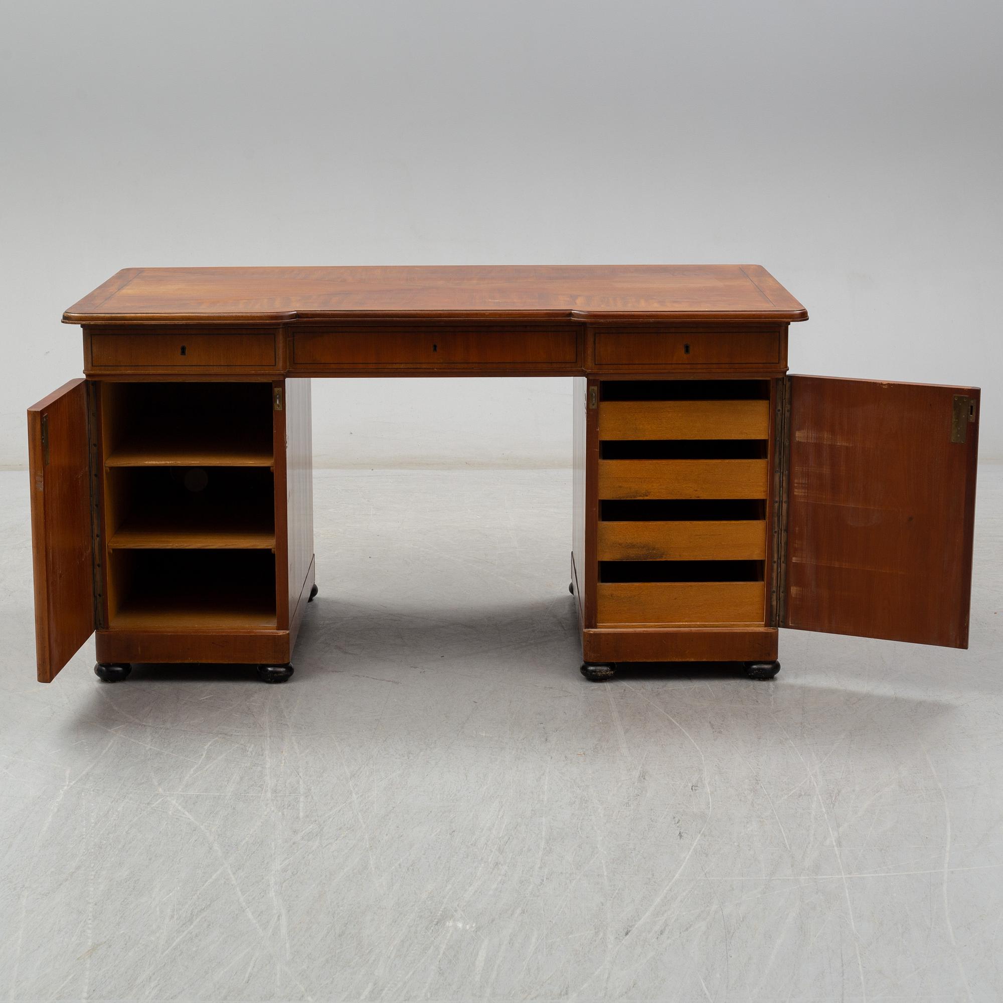 SKRIVBORD, 1900-talets första hälft.