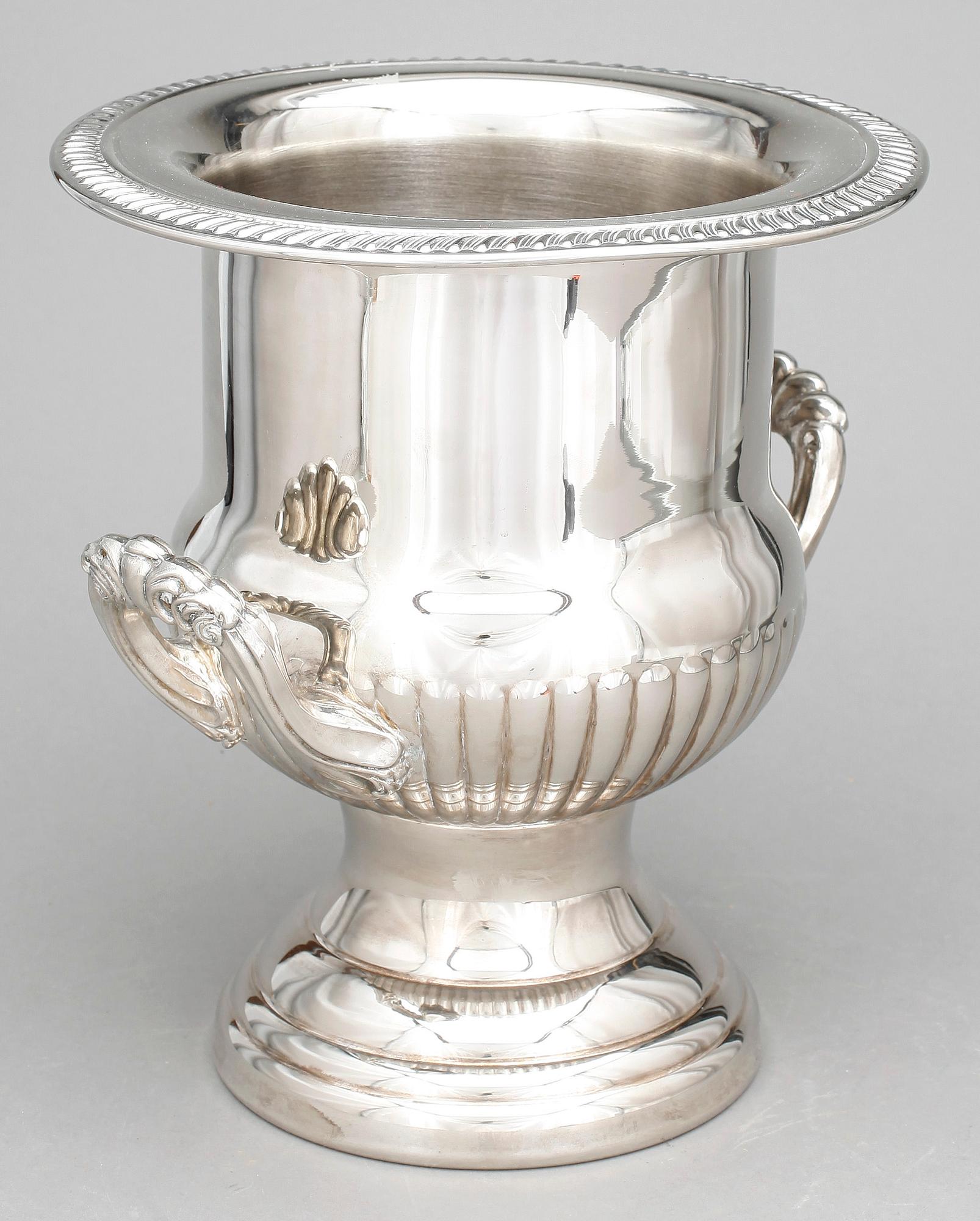 VINKYL, vitmetall, senempirestil, 1900-tal.