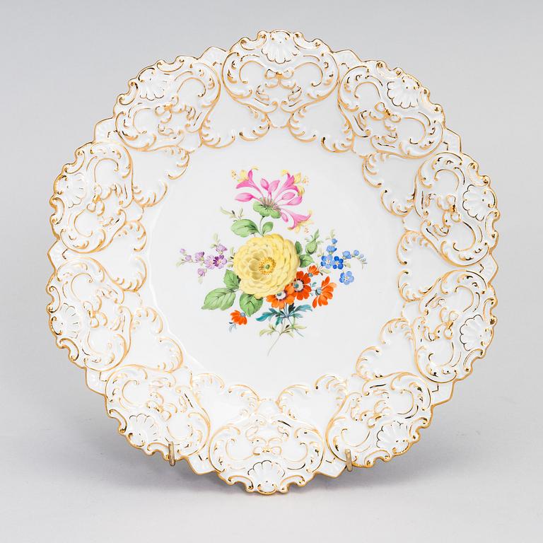 A set of 20th century eight Meissen porcelain objects.