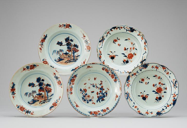 A set of 5 imari plates, Qing dynasty, early 18th century.