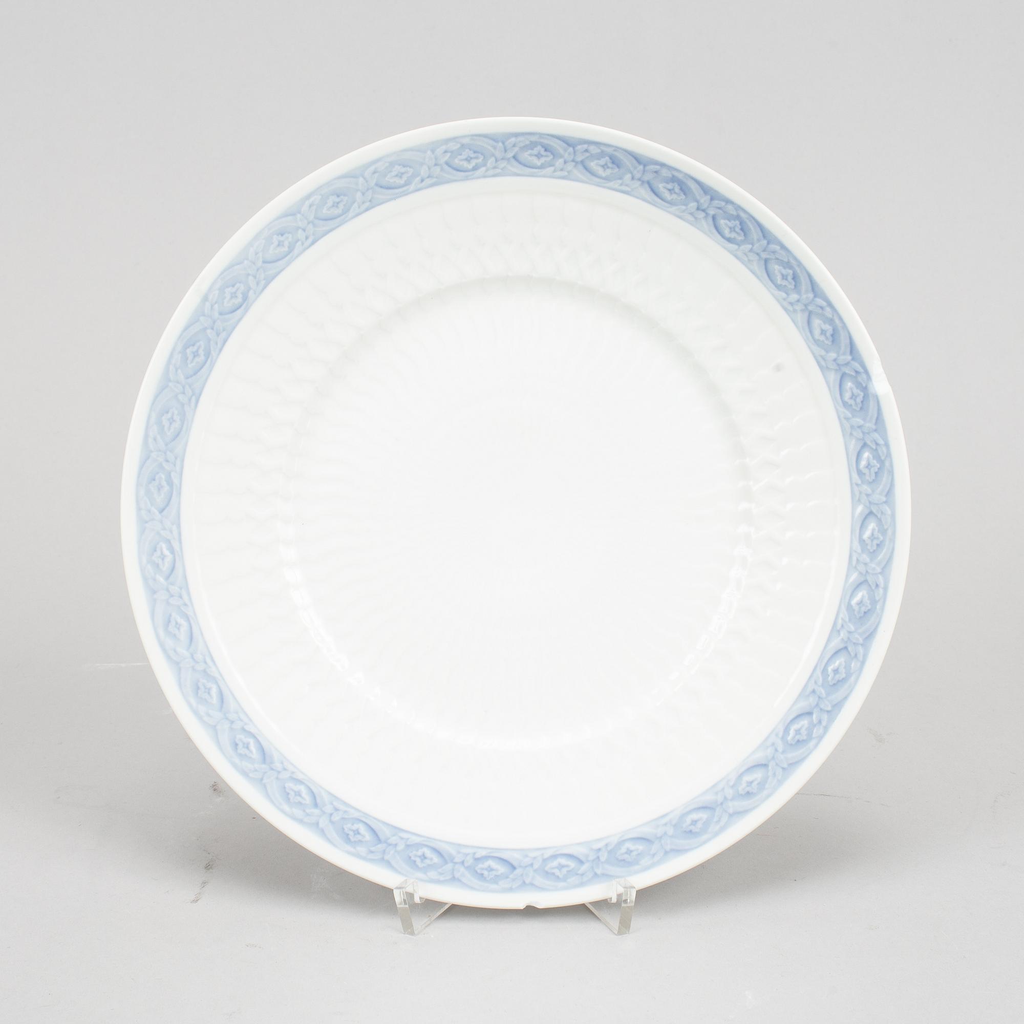 A Royal Copenhagen porcelain service "Blå vifte" by Arnold Krog, 28 pcs, Denmark.