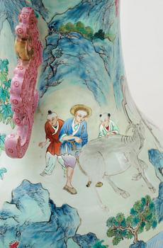 A large famille rose Canton vase, late Qing dynasty.