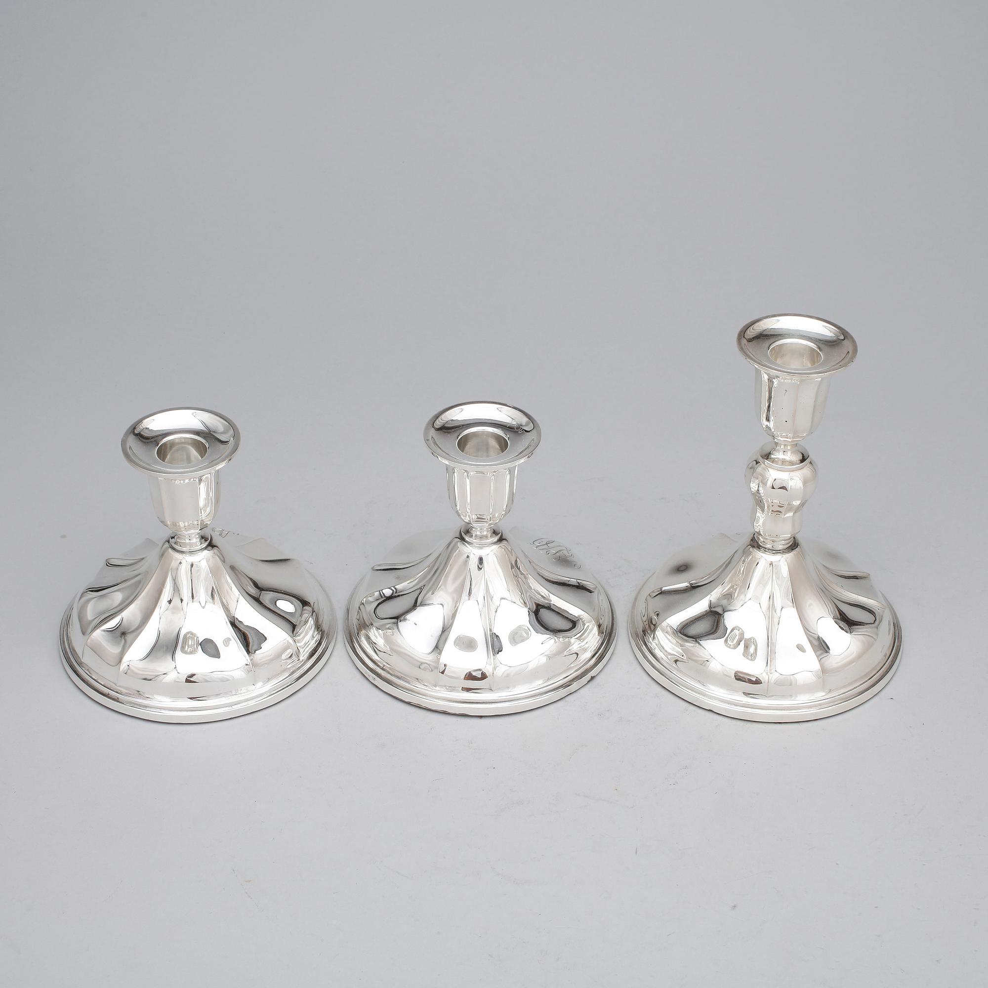 LJUSSTAKAR, 2+1, silver, Norge, 1900-talets andra hälft. Fylld fot.