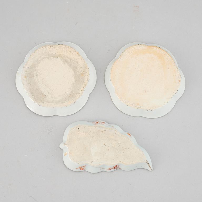 Skedfat, tre stycken, kompaniporslin. Qing dynastin, Qianlong (1736-95).