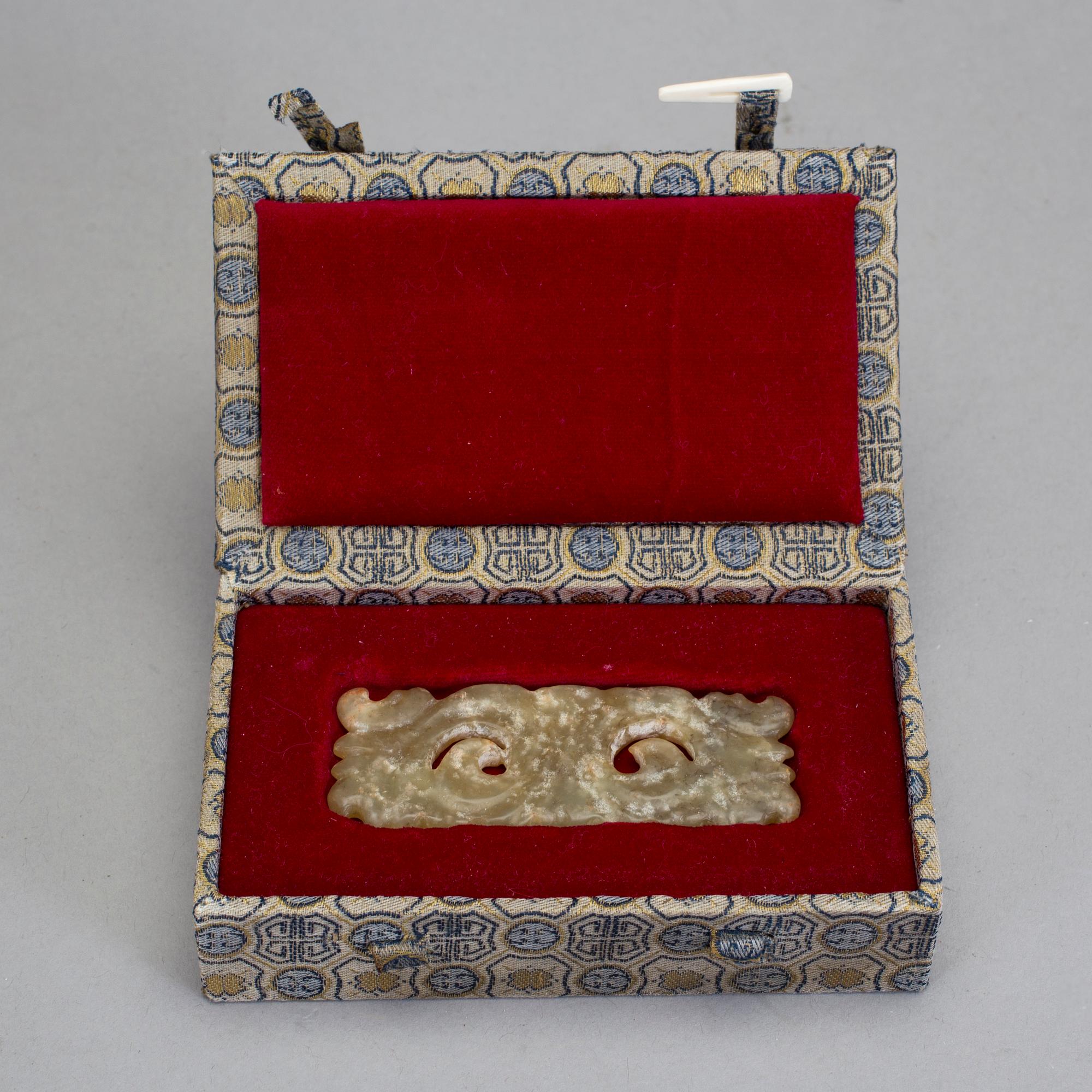 HÄNGSMYCKE, nefrit, Kina, 1900-tal.