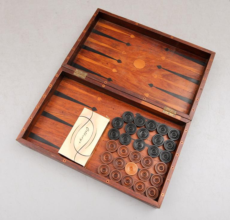 BACKGAMMON/SCHACKSPEL, med pjäser.