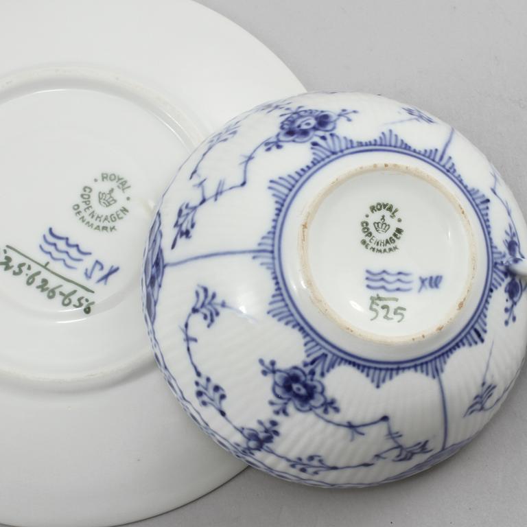 TESERVIS, 31 delar, porslin, "Musselmalet", Royal Copenhagen, 1900-talets andra hälft.