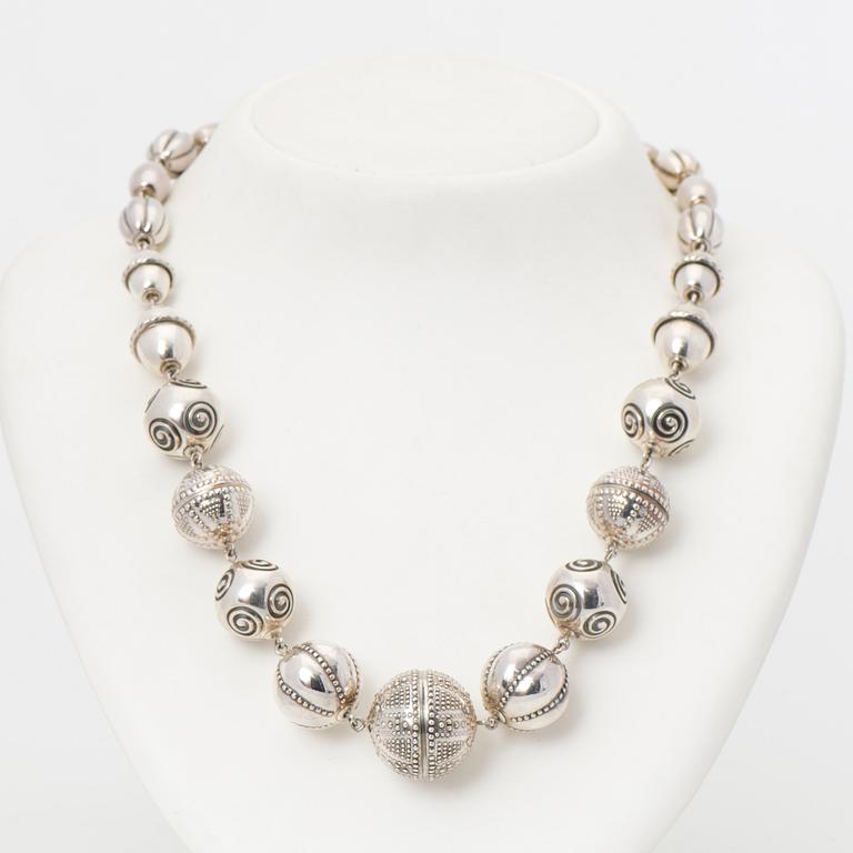 KAULAKORU, "Halikon kääty", hopeaa. Kalevala Koru.